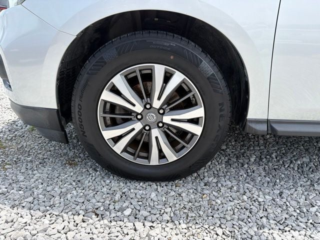 2017 Nissan Pathfinder SV
