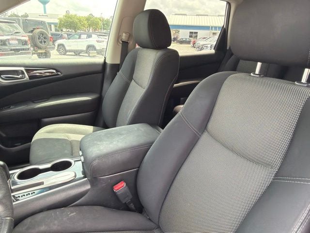 2017 Nissan Pathfinder SV