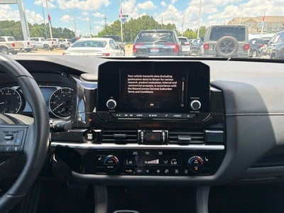 2025 Nissan Pathfinder SV