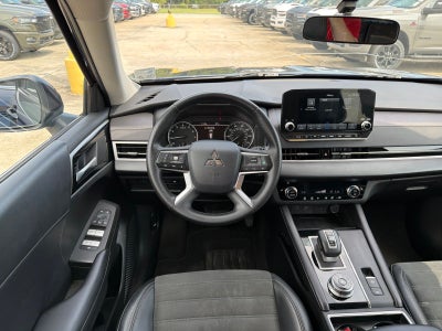 2024 Mitsubishi Outlander Base