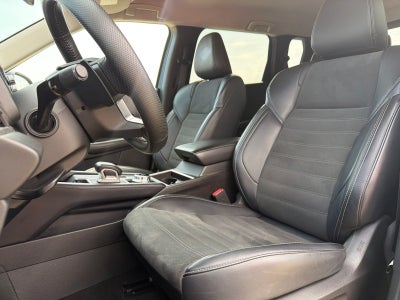 2024 Mitsubishi Outlander Base