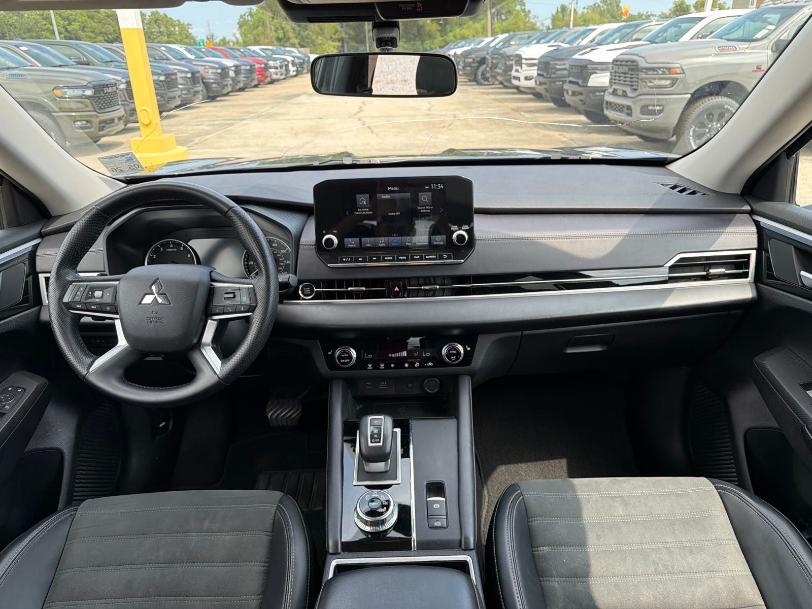 2024 Mitsubishi Outlander Base