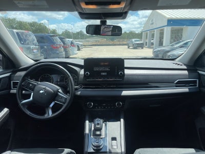 2022 Mitsubishi Outlander SE